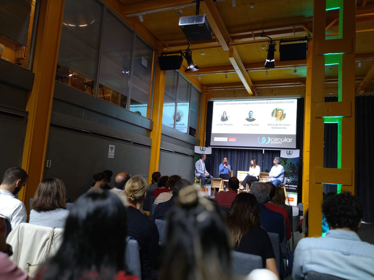 envirooES's tweet photo. Seguimos en #CircularWeekend Madrid con mucha #economiacircular y emprendimiento verde y azul con José María Cáncer de @CESVIMAP y la mesa redonda "Innovación y nuevas tecnologías en el futuro de la economía circular"🙌🏽 https://t.co/HO7vXM5Vg6