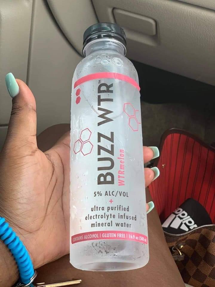 AdvoBarryRoux's tweet photo. Water that has alcohol! https://t.co/s3Bqtqi9eP