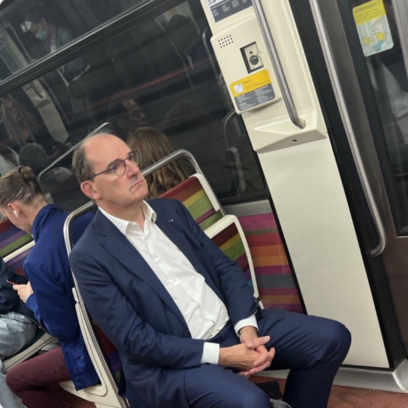 matousimplement's tweet image. Même plus besoin de traverser la rue, il suffit de s'asseoir sur un strapontin.