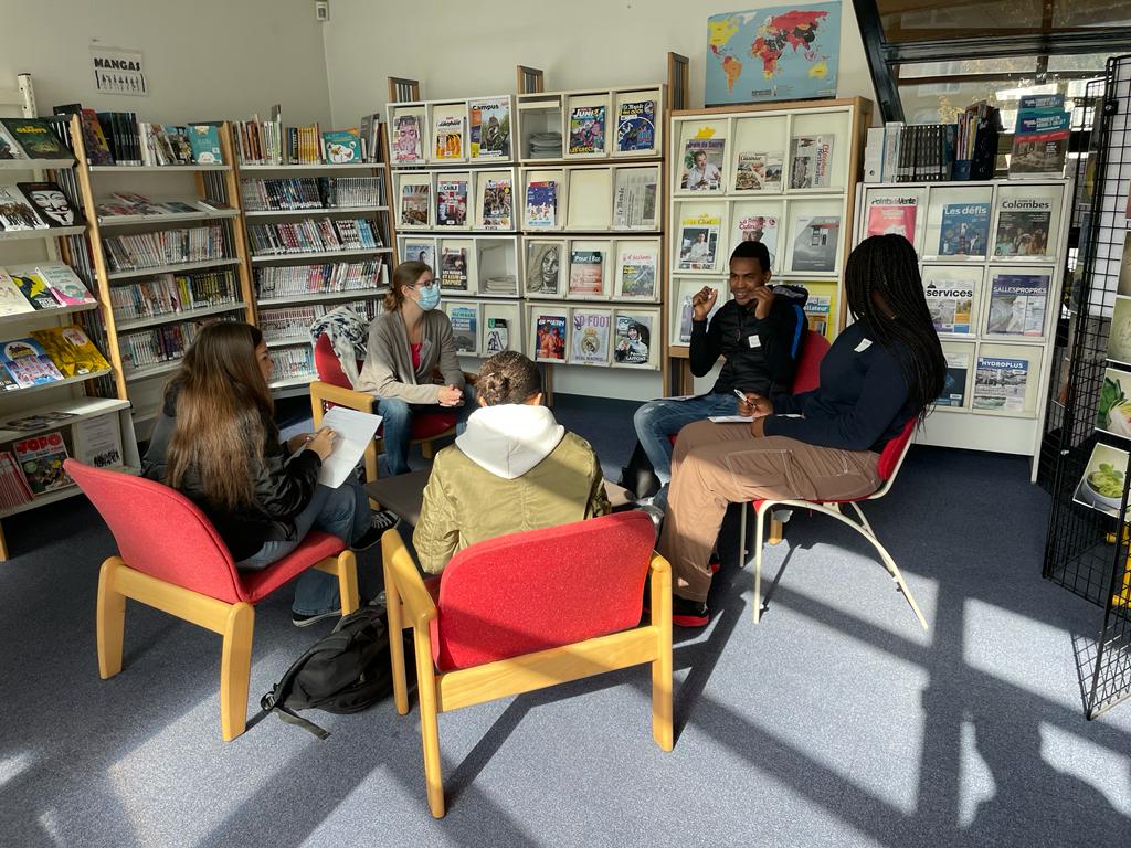 LPAnatoleFrance's tweet photo. Ce mardi 18 octobre, les élèves de 3ème prépa-métiers et d'Equinoxe ont participé à un speed-dating des métiers avec 7 professionnels pour découvrir des métiers et des parcours professionnels.
Une après-midi dense et enrichissante ! Merci aux participants. https://t.co/wSQtINe1xZ
