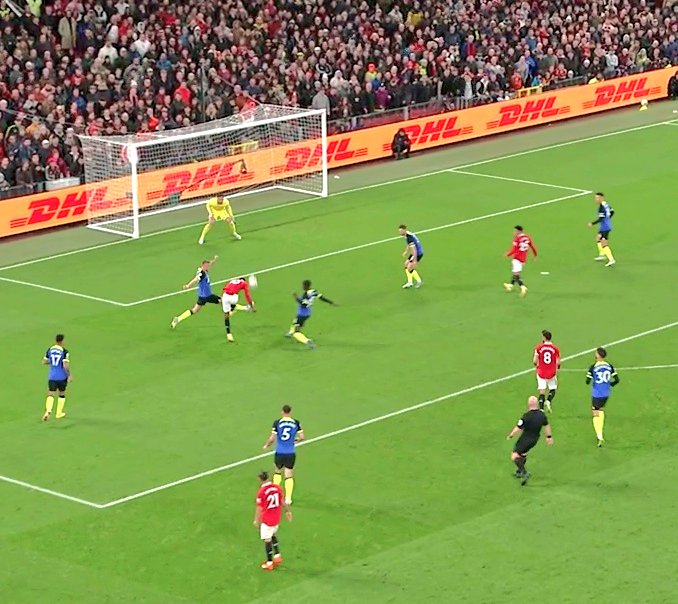 UtdFaithfuls's tweet photo. Don't think any Man Utd fan will criticise Rashford for missing chances more than the player himself, even though some are down to good saves.

Good thing is he's looked very sharp and constantly putting himself in goalscoring positions. Soon, he'll be back scoring. https://t.co/djeXqjOx3G