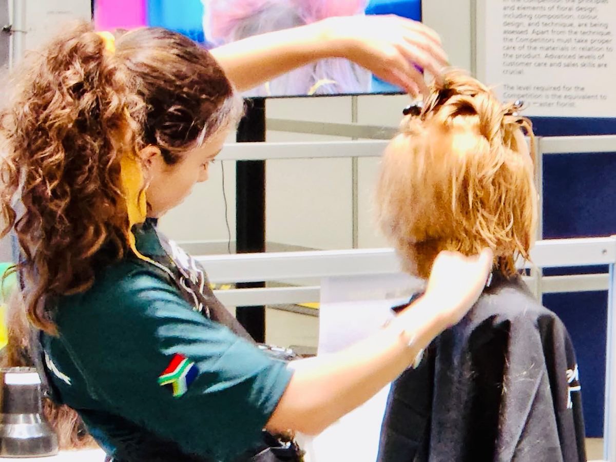 WorldSkillsZA's tweet image. #Day17 

In the Skill: Hairdressing  the team is represented by Hilke Minnie from Cape Town TVET College. In Beauty Therapy we are represented by Chazney Jacobus from Motheo TVET College.

Well wishes to all competitors.

#WSC2022SE
#WorldSkillsZA
#TeamSA