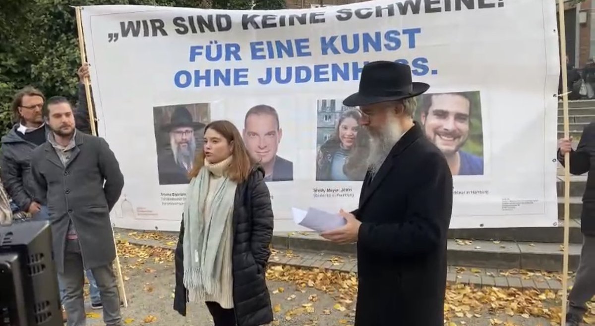 BornplatzHH's tweet photo. Wir hören von der #HfBK „Kein Platz für #Antisemitismus“ Wie nennt man Bilder von Jüdinnen und Juden als Schweine und geldgierige Judensäue? https://t.co/3jkXcFA4q0