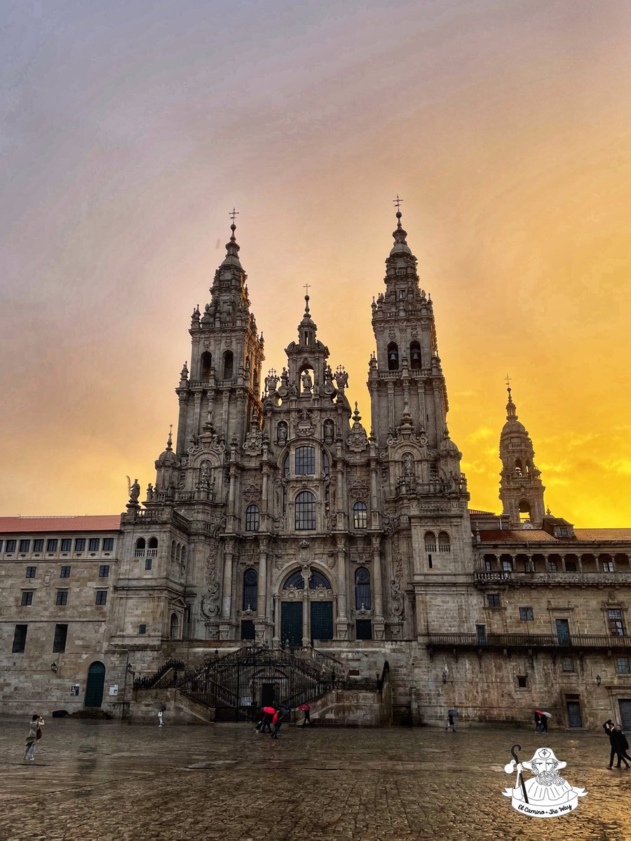 elcaminotheway's tweet photo. 🔥Autumn sky
🔥Cielo de otoño
.
#otoño #outono #autumn #morning #felizdia #catedraldesantiago #cathedral #catedral #camiño #caminho #compostelle
#compostela #benvidos #santiagodecompostela #visitors #pilgers #peregrinos #pilgrims #soyperegrino #viajar #turismo #turismogalicia https://t.co/yBhhAwECQk