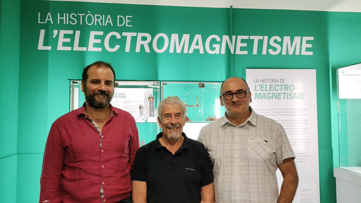 FisicaUB's tweet photo. Els comissaris de l'espai museïtzat a la Facultat de Física, creat per a posar en valor la seva Col.lecció d’Instruments Científics, són a la secció ‘Persones, Perfils, Retrats’: Enric Pérez, Santi Vallmitjana i Joan Manel Hernández

🔭https://t.co/s0dc2eIRPQ >
#PatrimoniUB #MVUB https://t.co/qkum95TEnh