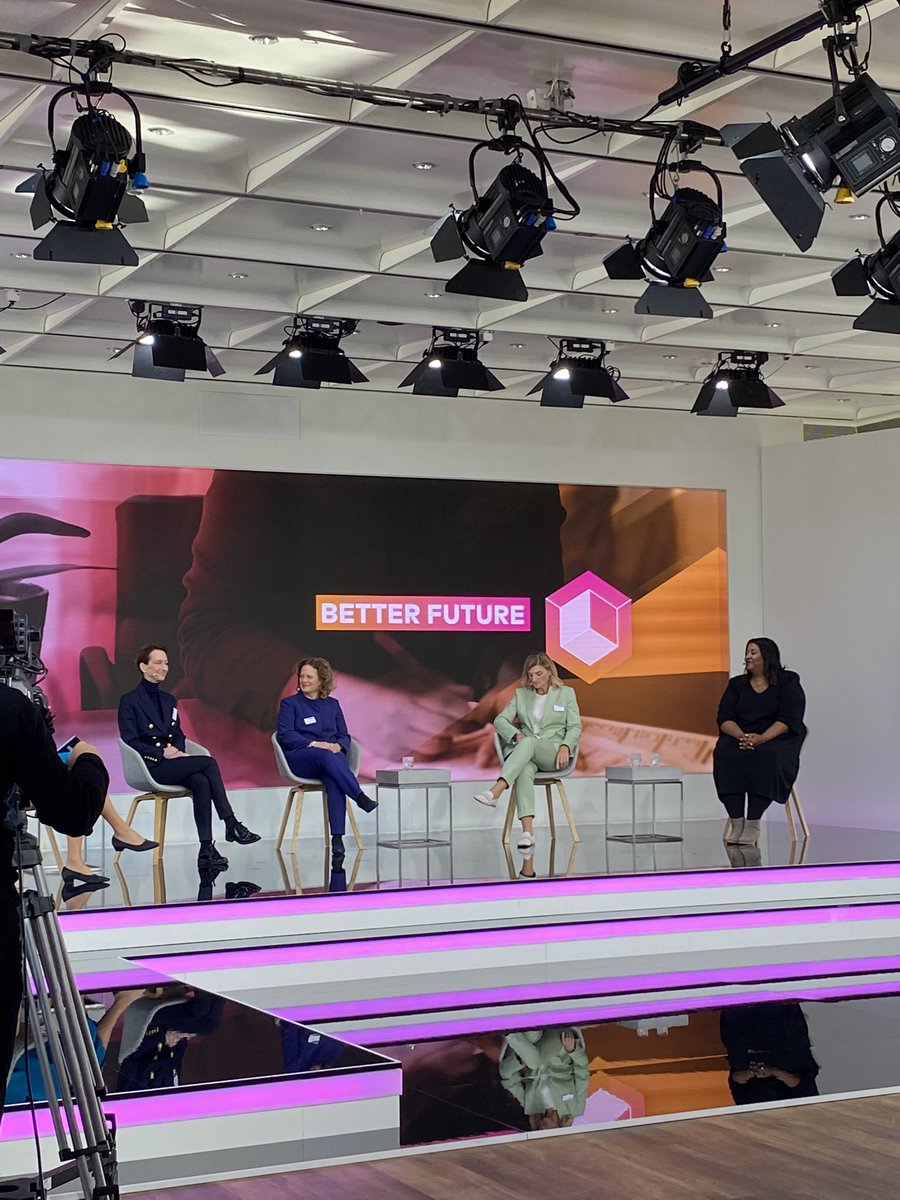Jetzt einschalten bei der #Betterfuture Konferenz der <a href="/WELTAMSONNTAG/">WELT AM SONNTAG</a> . „Mein Geschlecht ist am wenigsten entscheidend“ - das sind nur einige Punkte, über die starke Frauen heute sprechen.