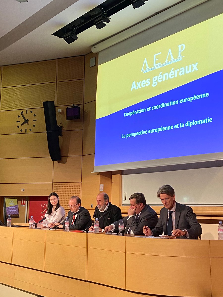 L'AEAP a reçu hier à Sciences Po les ambassadeurs en France du Benelux et de la République Tchèque, pour une conférence sur l'Europe 🇪🇺 Un grand merci à @AmbLuxFrance, <a href="/JanVersteegBZ/">Jan Versteeg🇳🇱🔗🇫🇷</a>, @belgique_france, <a href="/MiFleischmann/">Michel Fleischmann</a> qui ont également rencontré <a href="/MathiasVicherat/">Mathias Vicherat</a> et <a href="/martinph01/">philippe martin</a> 🤝🏻
