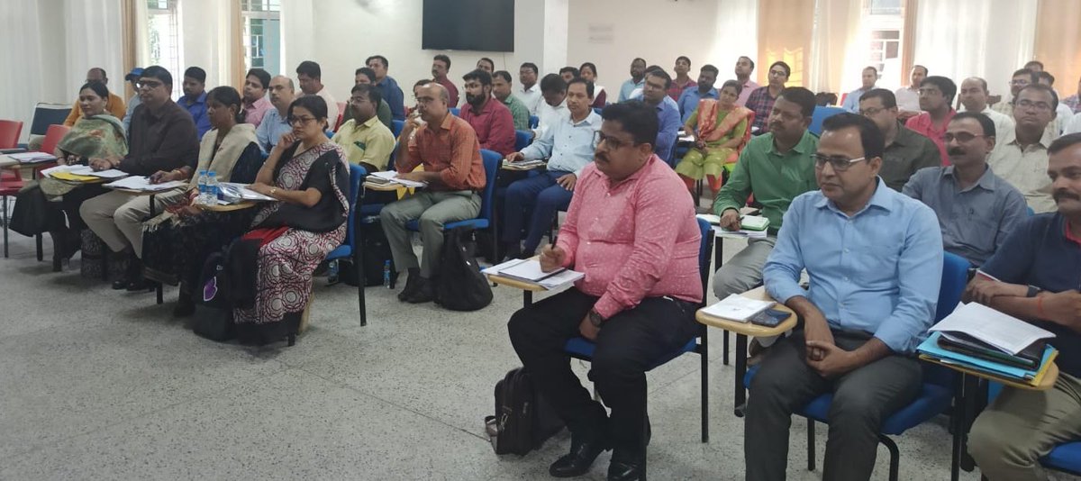 onlineJSLPS's tweet photo. A half-yearly review meeting of #JSLPS has been organized at SIRD, Ranchi under the chairmanship of #CEO_JSLPS. He took stock of the progress and challenges of the ongoing projects at the field level.
#COO_JSLPS along with state, district and block staff were also present. https://t.co/mFvQeGszst