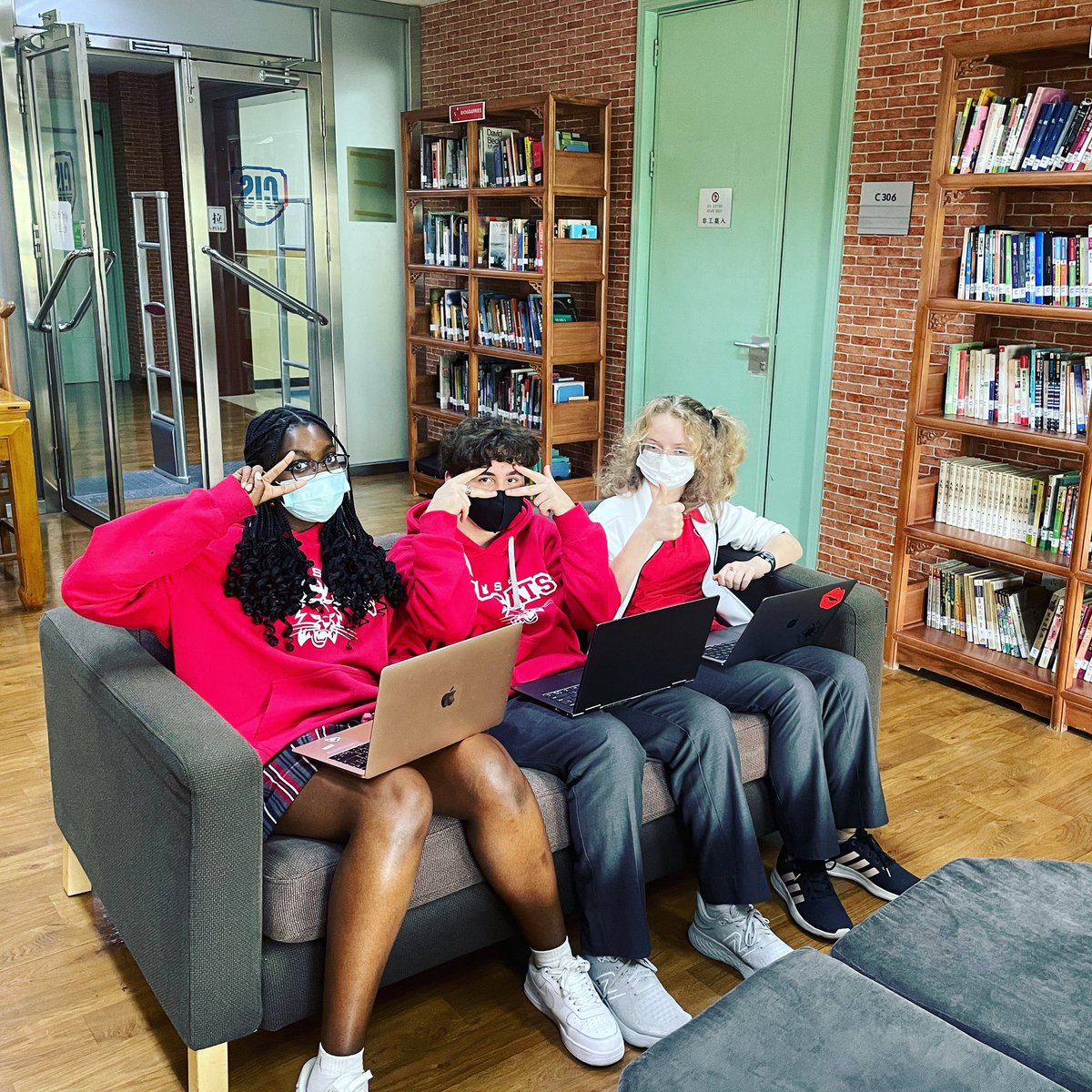 Thank you <a href="/Bonnie_Library/">Bonnie Brewer</a> for showing the grade 9s how to access Libguides and databases and use tools to gain more of a global perspective as they prepare for their nuclear energy research paper. <a href="/CISBeijing/">Canadian International School of Beijing</a> #myCISB