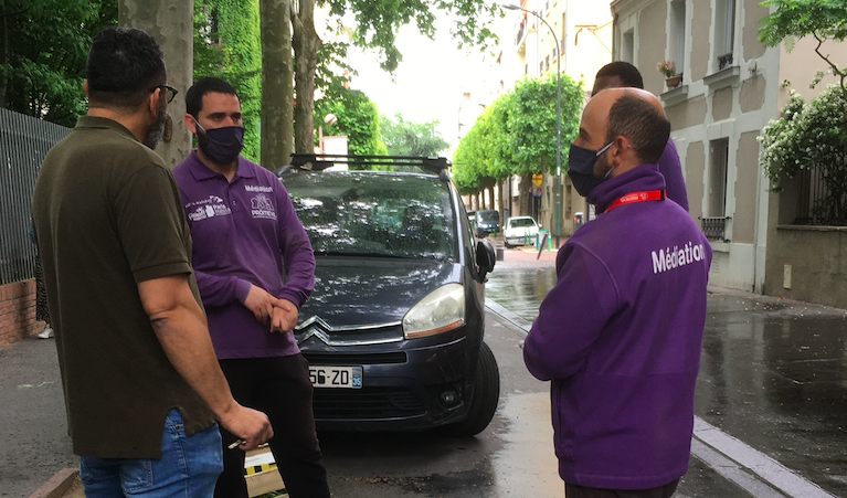 PROMEVIL_MED's tweet photo. Par l’écoute active des problématiques quotidiennes des habitants, les médiateurs contribuent à la sensibilisation et à l’amélioration de leur cadre de vie et à la consolidation du sentiment de vivre ensemble. #mediation #dialogue #humaniser @VilledeVanves @villedemalakoff https://t.co/NVq0WTv7u8
