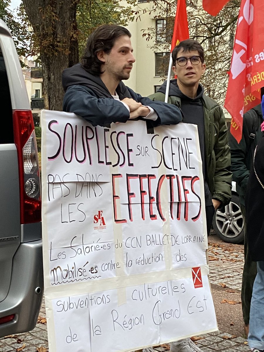 GaucheGrandEst's tweet photo. 👉Retrouvez notre communiqué concernant l'inquiétude des acteurs culturels #GrandEst #SPOct22
✊ Nous étions présents à leurs cotés ce matin devant le Conseil Régional à #Metz. 
#culture https://t.co/DEu2vcxd9H