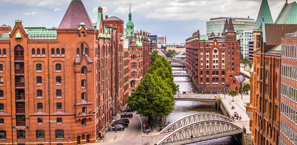 Die schöne Stadt Hamburg ist die Heimat von The Data School Germany, wo du in unserem 2,5-jährigen, bezahlten Ausbildungsprogramm zum Data Analytics Consultant ausgebildet werden kannst.

Finde mehr heraus: theinformationlab.de/the-data-schoo…