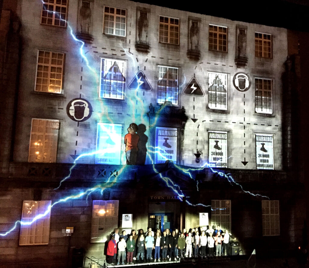 Still time to get involved with @ImitatingtheDog's new commission for Light Up Lancaster (@LightUpLanc) + to sing at the castle. Come and join the workshop at The @gregsoncentre, just an hour + a half on 26th October 6:30PM. More here- eventbrite.fi/e/light-festiv…