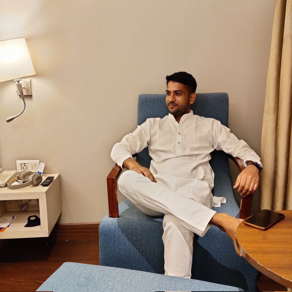 KhuddarEngineer's tweet photo. पहले सी ��ाक-साफ़ सियासत नहीं रही.
अब लायक़-ए-यक़ीन हुकूमत नहीं रही, 

जम्हूरियत हमारी  ही  निगरानियों  में  है, 
आवारा,  बेलगाम   निजामत  नहीं   रही.

Vivek Singh 

The Kala Manch  Creator Bhaiya https://t.co/j7DRaDHKRx