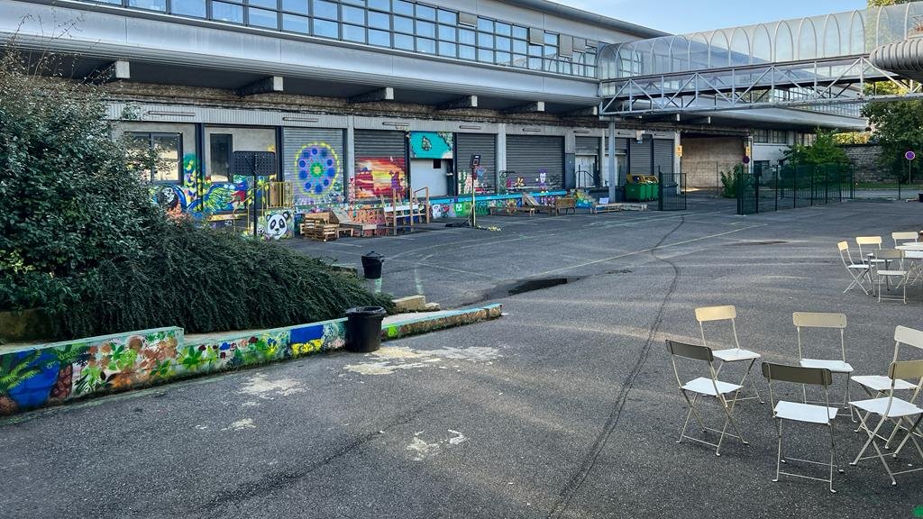 Prefet75_IDF's tweet photo. Piloté par l'@AssoAurore, le CAIR propose depuis 2019 :
- un hébergement temporaire pour les réfugiés statutaires
- un accompagnement à l'accès au logement
- un suivi médico-social
🎯favoriser l'autonomie et l'#Insertion

#SemaineIntegration #DRIHL #Hébergement https://t.co/174eJCK9MR