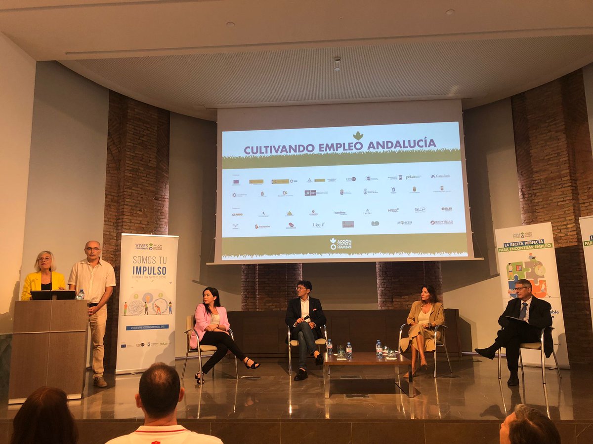 mgarciasalguero's tweet photo. #CultivandoEmpleoAndalucía es un espacio vibrante lleno de talento, creatividad, oportunidades, magia, humor, trabajo... y tantas y tantas otras cosas que están ocurriendo en este momento en Málaga de la mano de @Acontraelhambre @anacarmenmata @malagaimfe @PedritaParker https://t.co/a7se4qHdXN