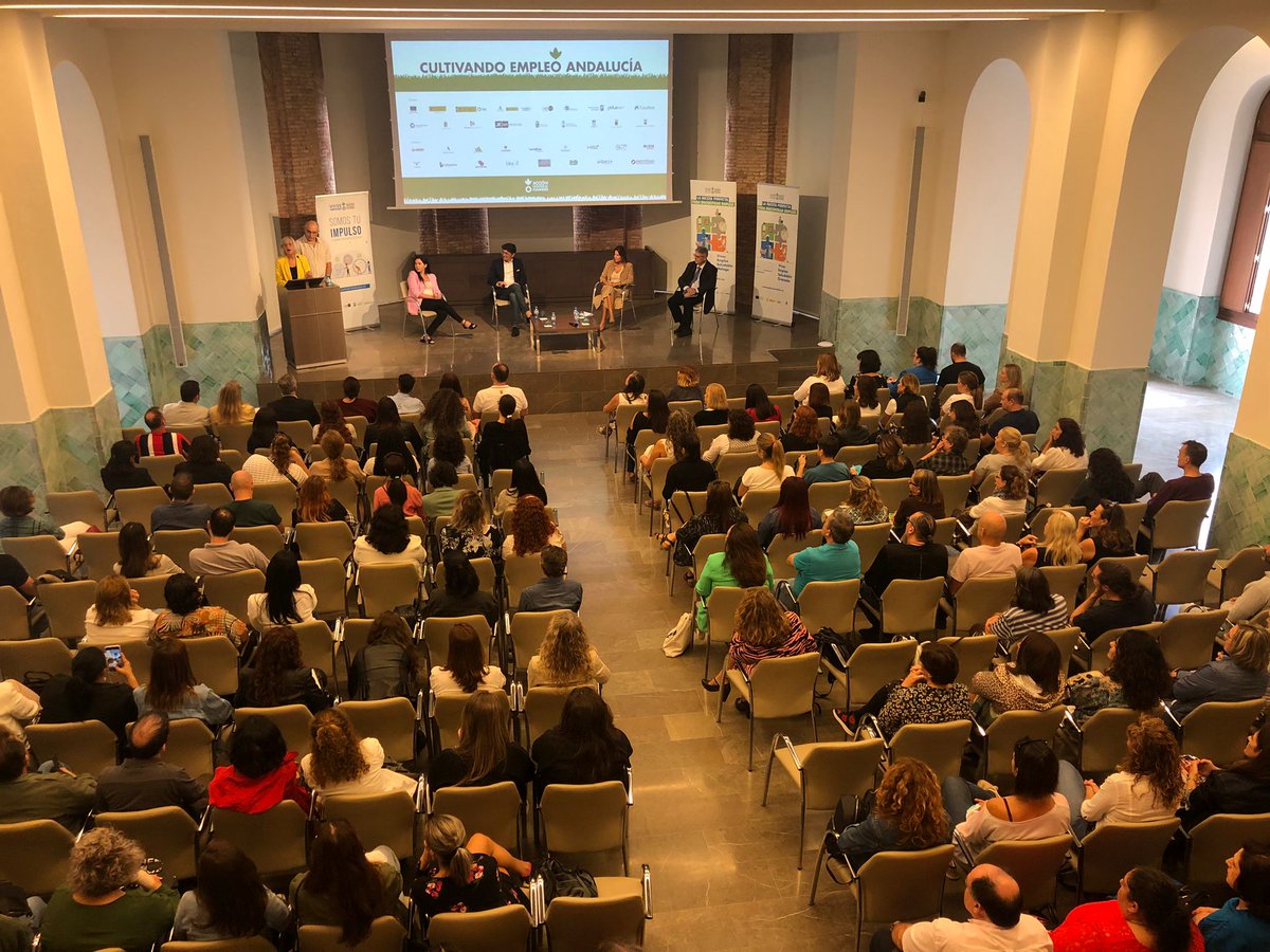 mgarciasalguero's tweet photo. #CultivandoEmpleoAndalucía es un espacio vibrante lleno de talento, creatividad, oportunidades, magia, humor, trabajo... y tantas y tantas otras cosas que están ocurriendo en este momento en Málaga de la mano de @Acontraelhambre @anacarmenmata @malagaimfe @PedritaParker https://t.co/a7se4qHdXN