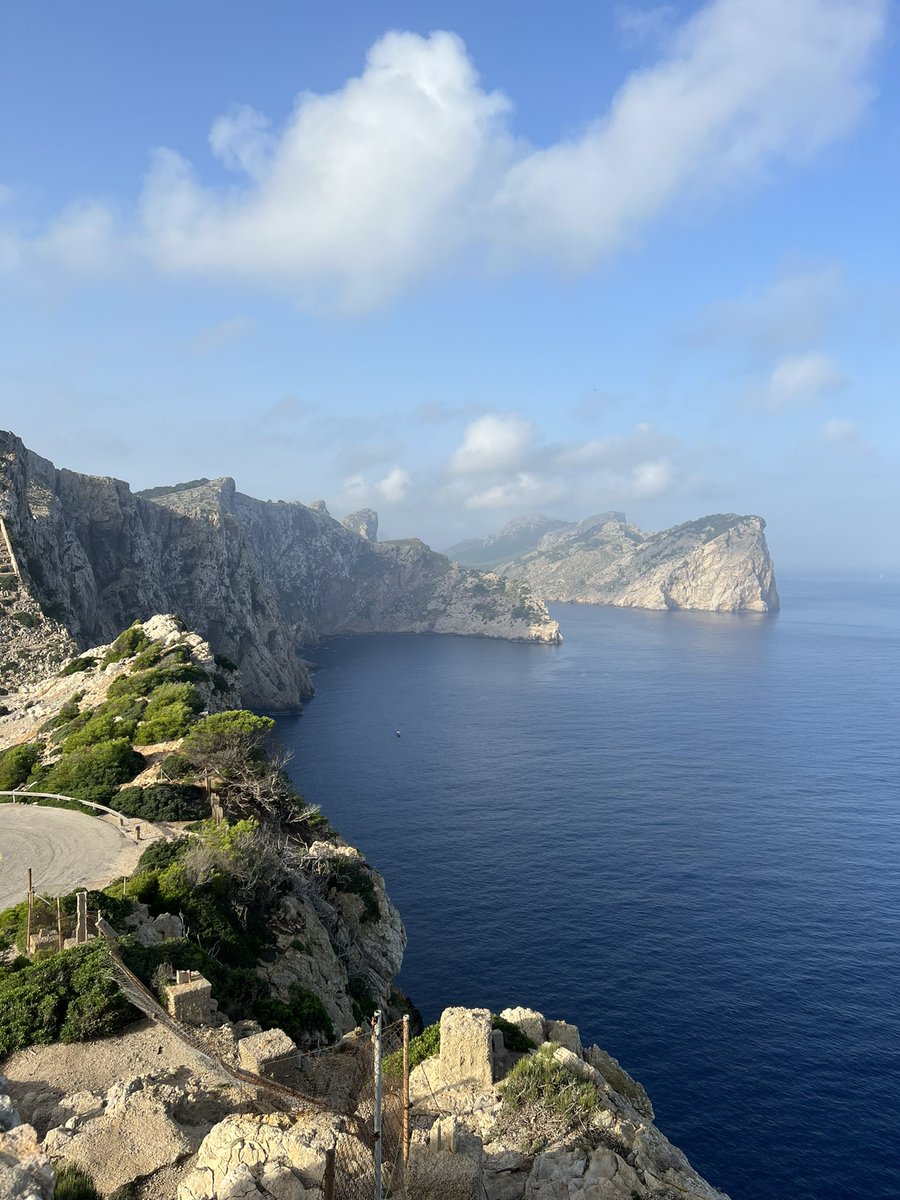 jimmylatto's tweet photo. Cracking few days cycling in pollenca…great way to start the day… #capdeformentor https://t.co/OfoY3dBrL2