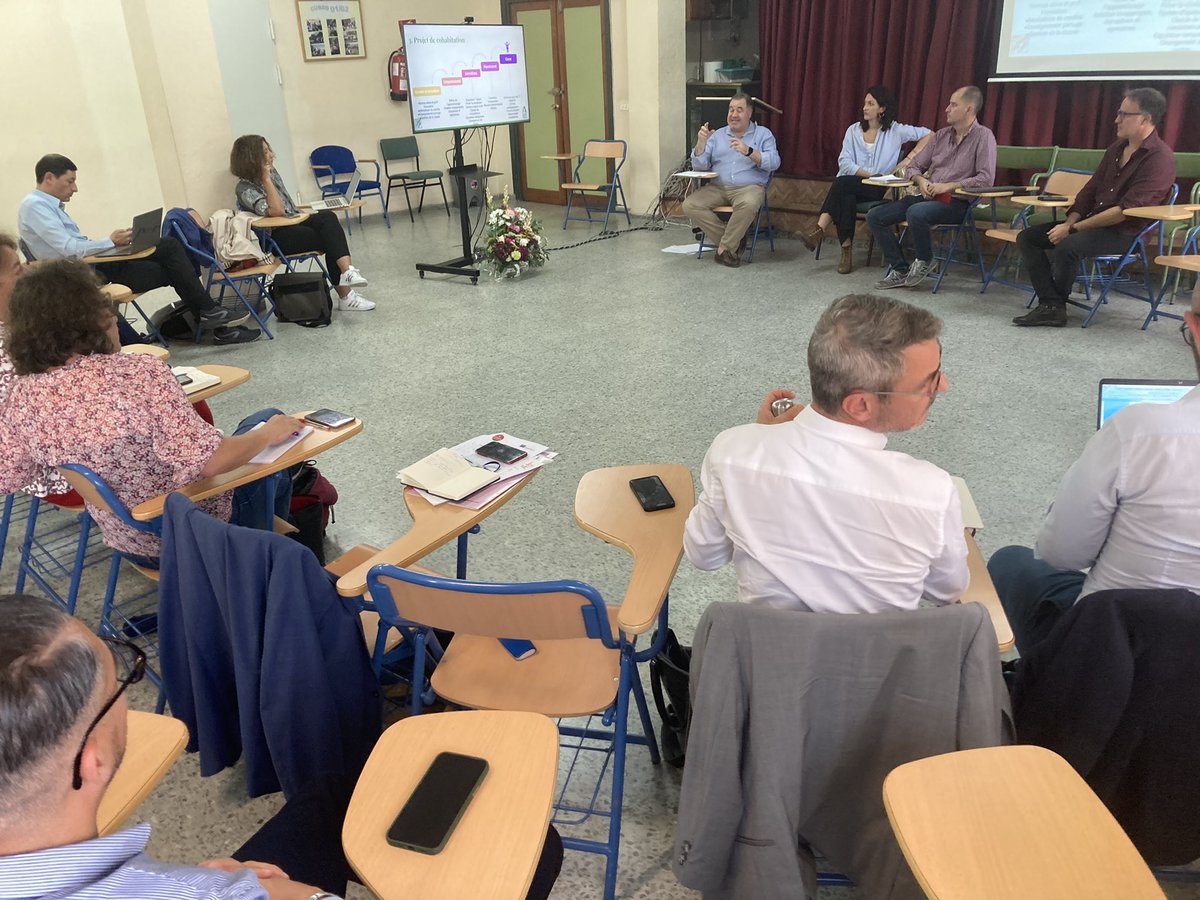 PrevertLycee78's tweet photo. Mobilité Erasmus+ cadres académie de Versailles. Instituto de Educación secundaria Polígono Sur (zone très défavorisée). Formación profesional básica, media y superior. Le plan de « convivencia escolar » @DareicV @ErasmusplusFR @acversailles @CEPdeSevilla https://t.co/2o9hUDchBM