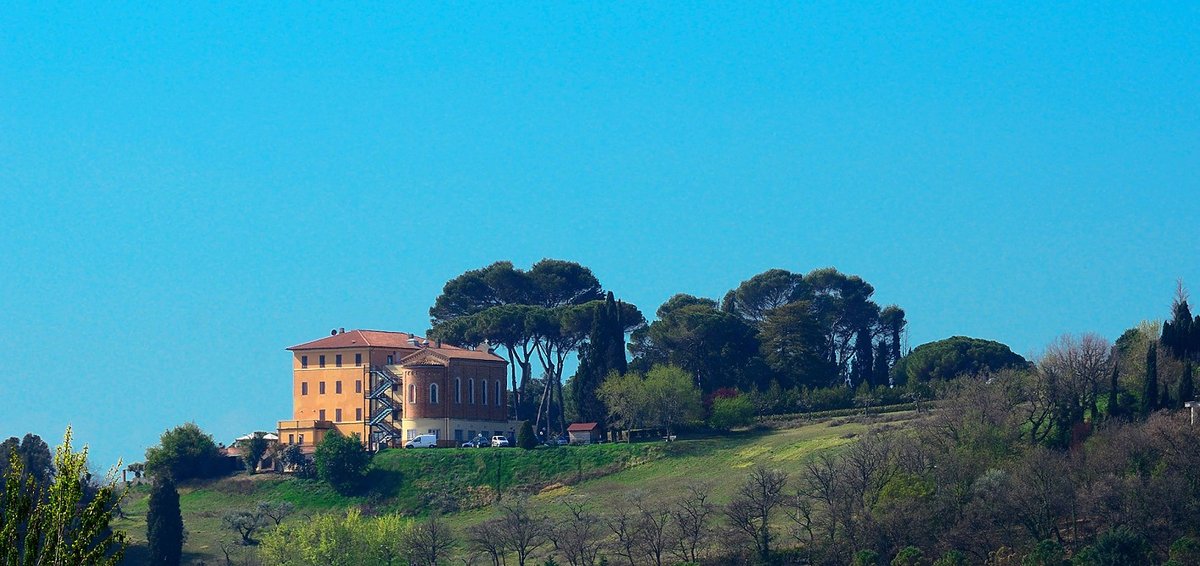 NEW to Monasteries.com : Discover the beautiful Hotel Sacro Cuore with splendid views of Mount Subasio and Assisi, and is located just 4km from the historic center of Perugia. Come and enjoy la dolve vita for only 54€ for a double room with breakfast included.