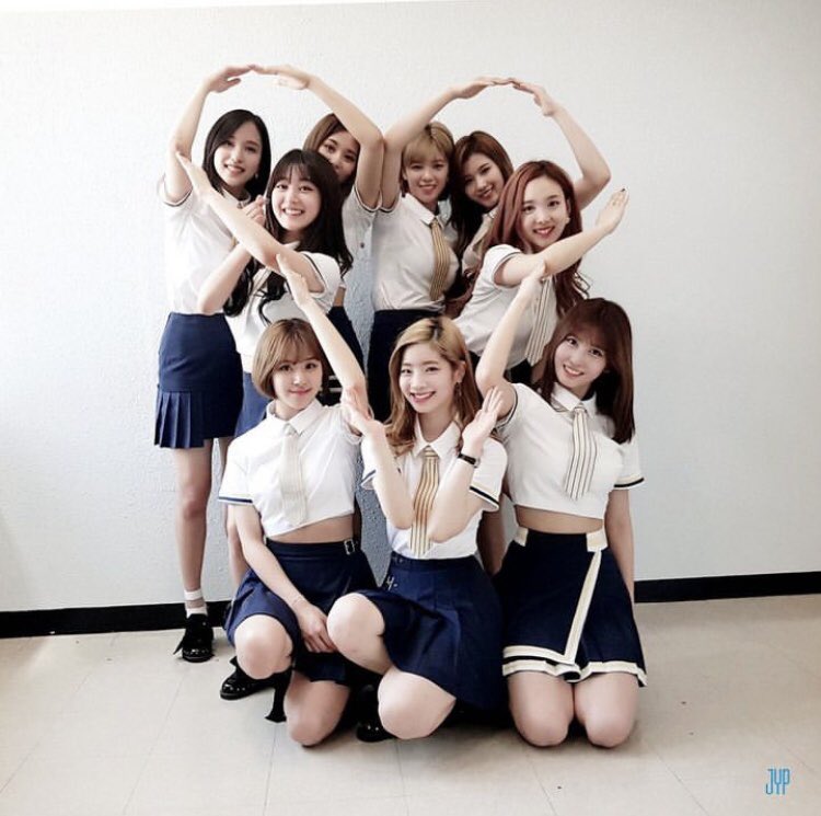 sarang_tokki's tweet photo. 私をkpopの世界に導いてくれたTWICEのみんな結成7周年おめでとう!
デビュー時から応援するのは出来なかったけど、まだONCEの皆んなとTWICEを応援できる事が嬉しいです!!ずっと花道だけを歩きましょう!愛してます🫶🏻
#TWICE #TWICE7 #트워이스 #TWICE_7TH_ANNIVERSARY
#7YearsWith9WICE https://t.co/7qt894iC0n
