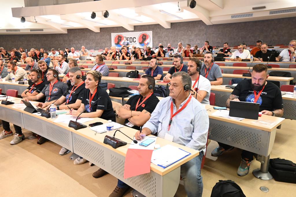SoyCoordinadora's tweet photo. 💪💪 Unidos, con fuerza, debatiendo y trabajando por los derechos de los #estibadores de #Europa  

#AllTogetherAsOne #SomosCoordinadora #EDC #EuropeanDockworkersCouncil #Dockworkers #Proud2bedocker #EDCdockers #SomosPuerto  #estiba #puertos #port https://t.co/7LVEpu9I1q