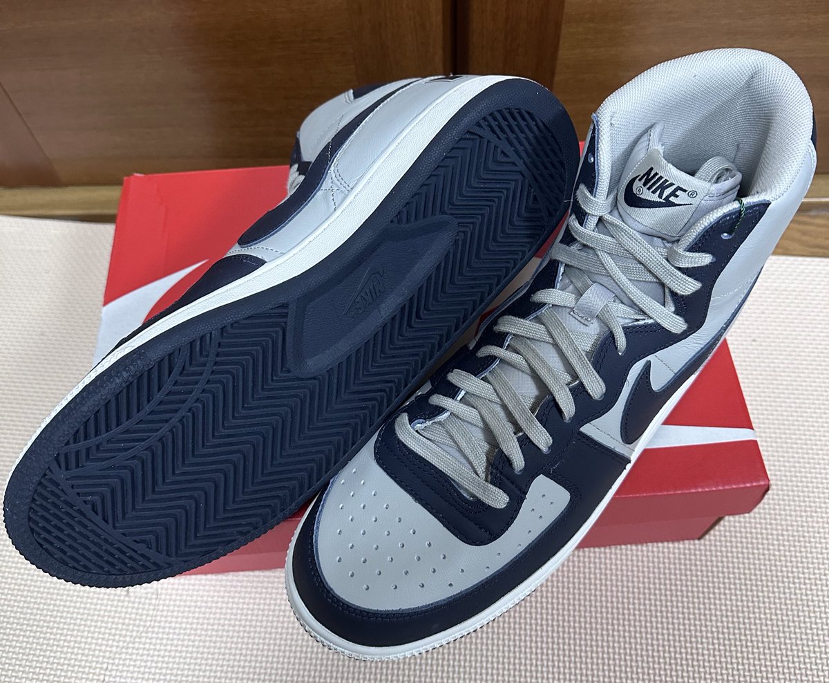 asatakuasataku's tweet photo. やっと到着〜🎊🎉㊗️
かっこいい👍
#NikeTerminatorHigh
#Georgetown
#GotltOnStockX https://t.co/1iiPcmK59u