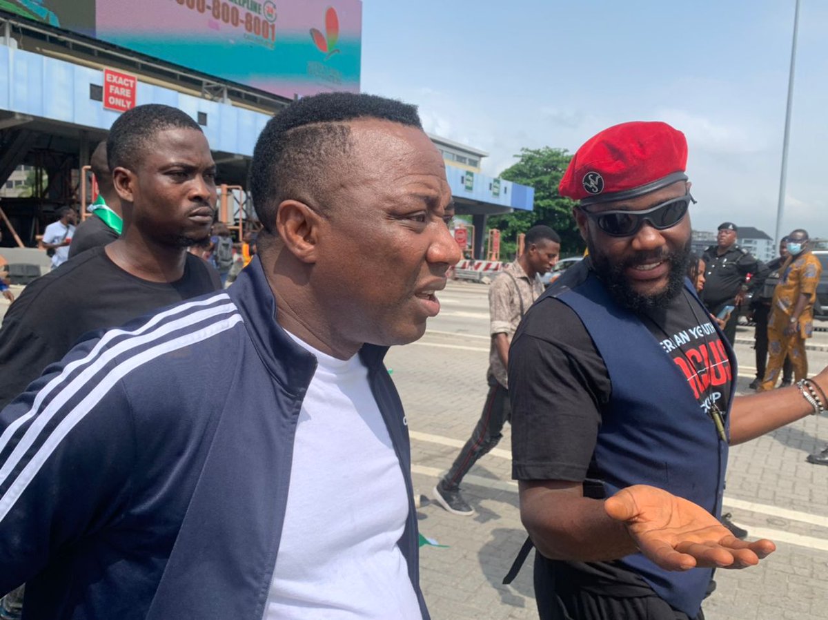 vanguardngrnews's tweet photo. PHOTOS: Sowore, Falz at #EndSARS memorial procession https://t.co/y9HuyCuatb