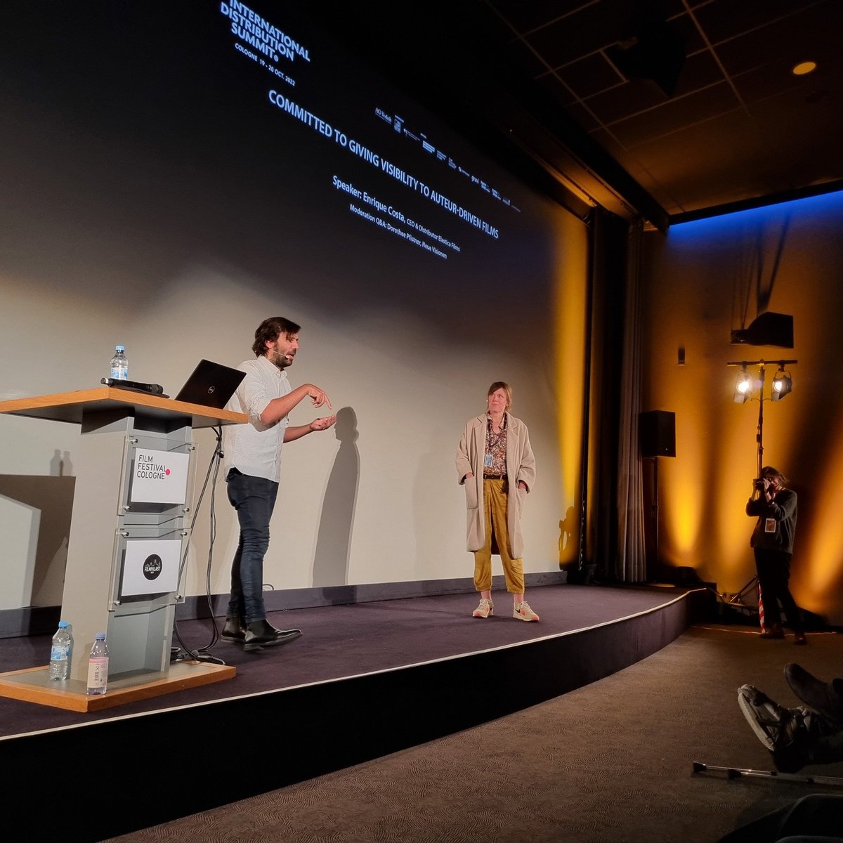 ElasticaFilms's tweet photo. Guten Morgen! Esta semana hemos estado en Colonia en la primera Cumbre Internacional de Distribución @IDS_Cologne.

Hemos presentado @ElasticaFilms y nuestro compromiso con el cine independiente ante colegas europeos con los que hemos compartido experiencias muy muy interesantes. https://t.co/DDUFUg2HTA