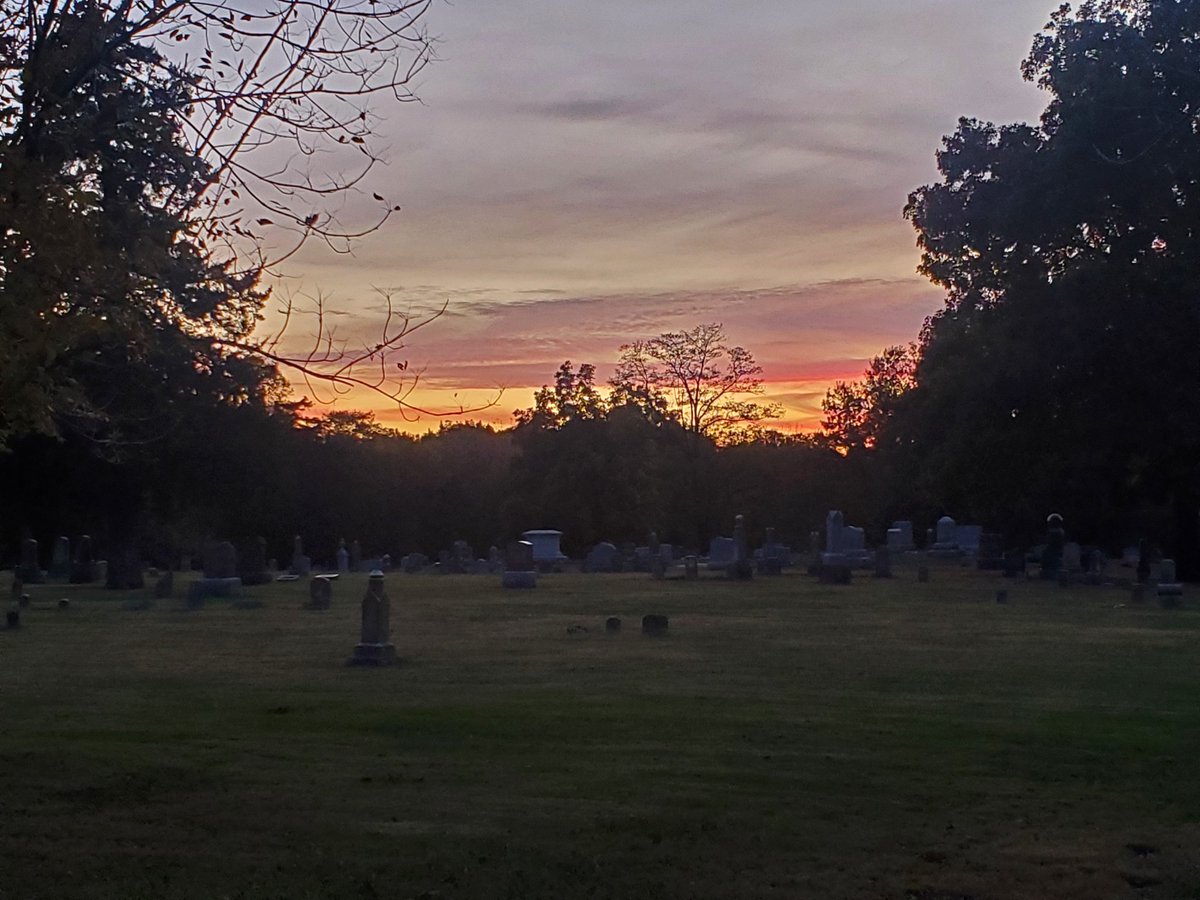 The_Riverlands's tweet photo. We may not have the best beaches, the tallest mountains or the best weather, but the riverlands does have the most beautiful sunsets. https://t.co/q7MepZoN5V