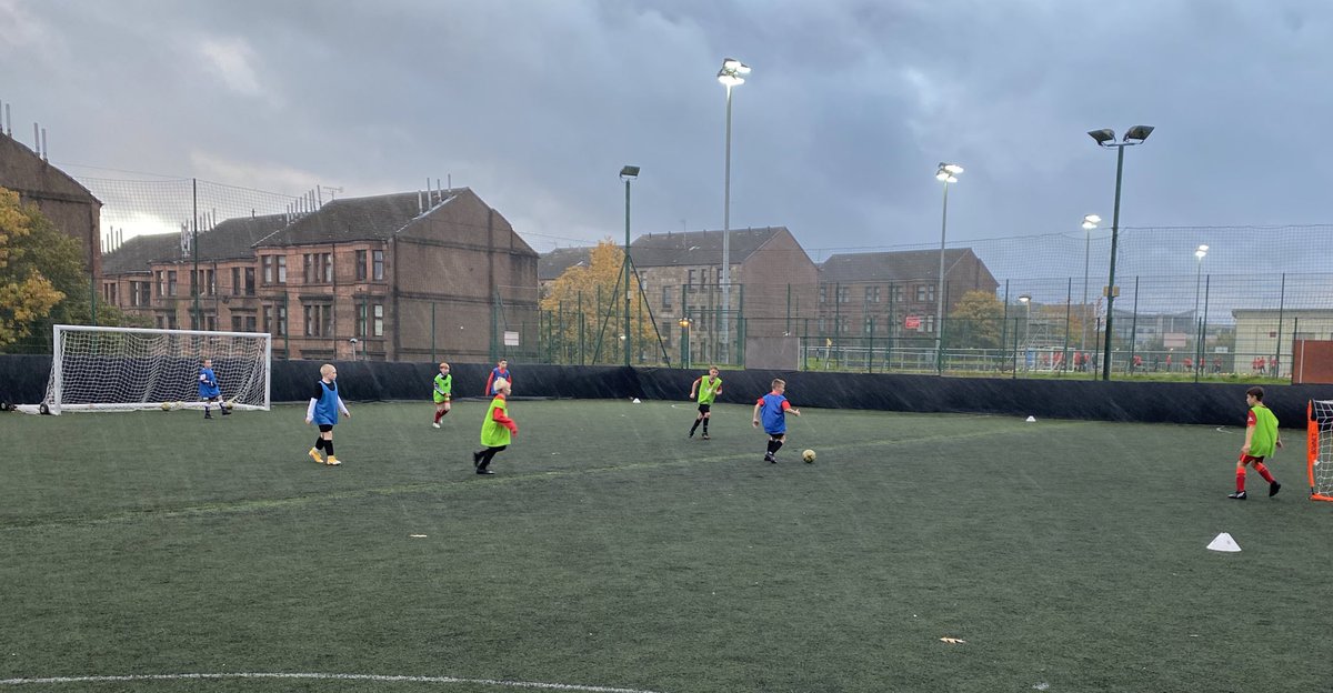 YoungJags_'s tweet photo. Our #Gofitba participants demonstrating their love and passion for playing football despite the challenging weather conditions this week 👏🔴🟡⚫️⚽️ https://t.co/ymsODdqtDj
