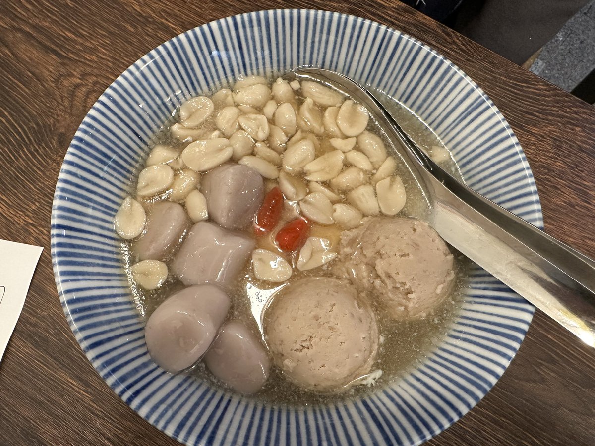 shin37step's tweet photo. 東京旅行2日目

お酒飲むとスイーツ食べたいよね　

ということで、黒工号さんで

豆花を頂きました。

台湾定番スイーツ

初めて食べたけど美味しかった😍

＃東京旅行
＃上野
＃アメ横
＃スイーツ
＃台湾
＃台湾スイーツ https://t.co/qVgJPaqk3R
