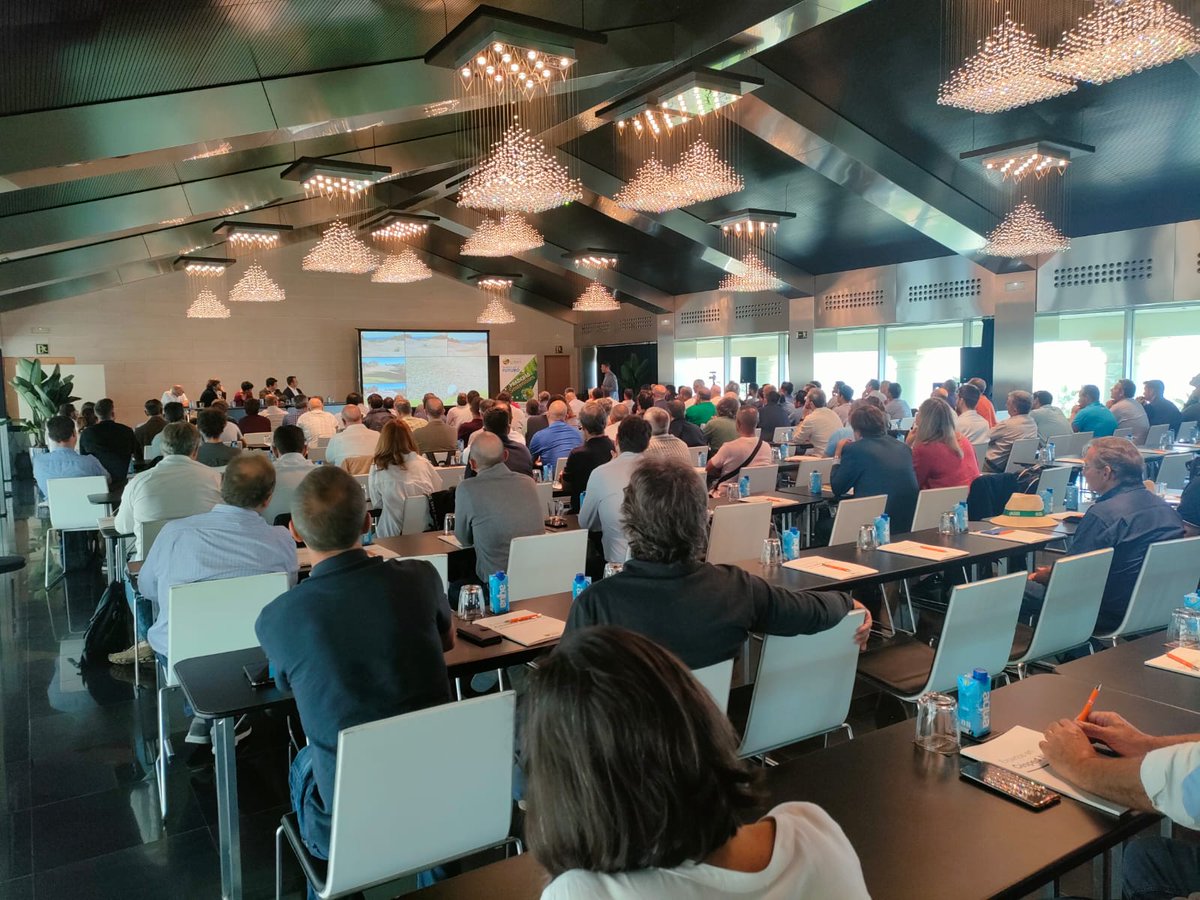 Novogreen_sod's tweet photo. Más 150 profesionales de áreas verdes asisten a las Jornadas Praderas Sostenibles en Valencia.

#AEGG #AEdG #FederaciópnEspañoladeGolf #LaLiga #AEP #ETProducers #GroundsManagementAssociation #AMJA #AEGreenkeppers https://t.co/1g9jiODCqk