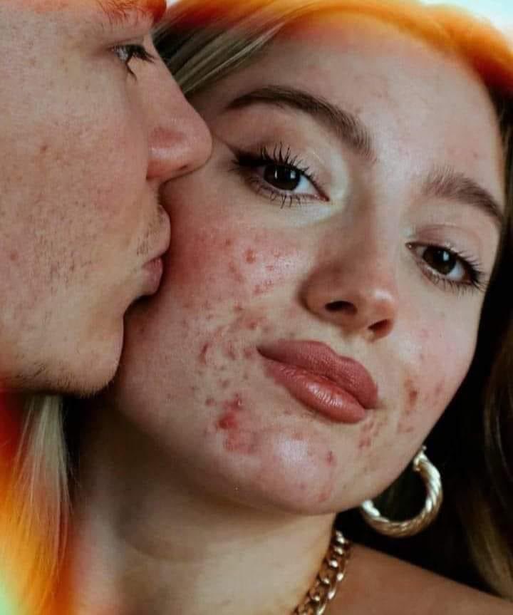 bashar10y's tweet image. من يحبك لايهمو شكلك او عيوبك🌟💫