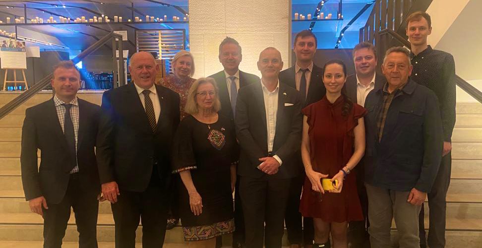 Always great to meet some of the greatest supporters of Ukraine in Australia - members of the Ukrainian diaspora, this time in Sydney, NSW. Including reps from Ukrainian Association of NSW, Ukrainian Women’s Association, @Ozeukes & the crew from @UkiLifeAbroad. Дякую всім. 🇦🇺🤝🇺🇦