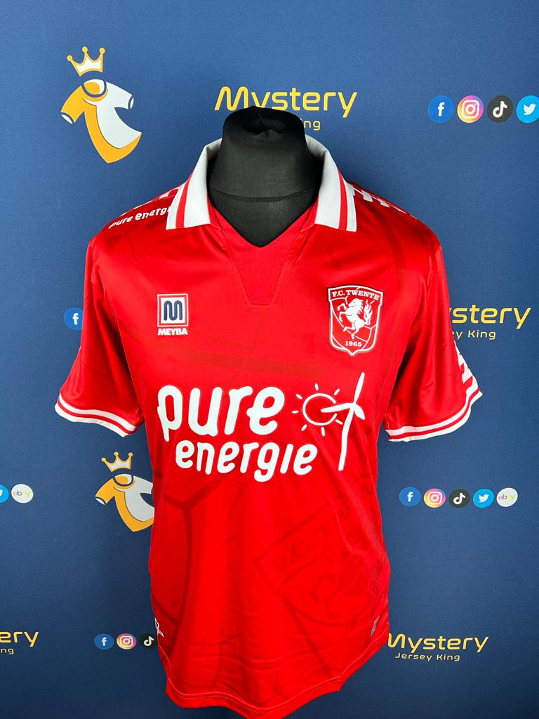 Ajax v Liverpool

If Liverpool win, we’ll pick a winner for a mystery football shirt box 🎁👕

How to enter:
👉Follow us
🔗Retweet
❤️Like this post
