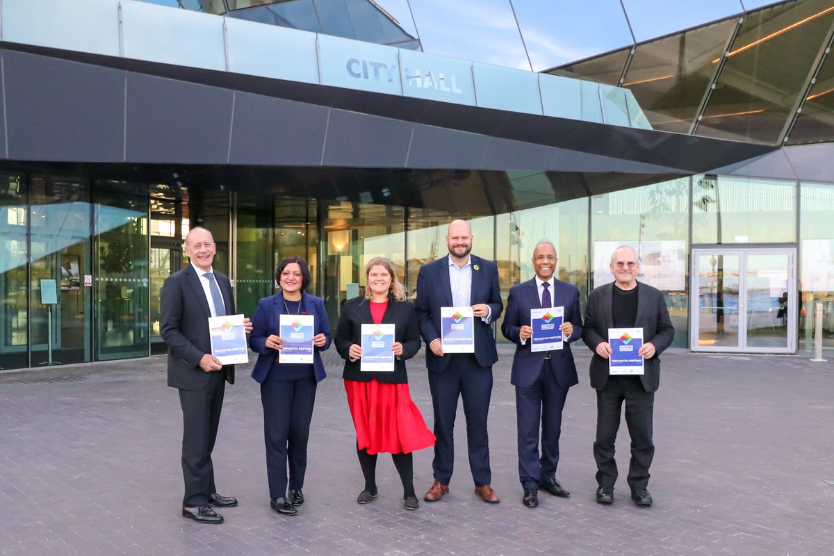 East London Mayors and leaders, representing the Growth Borough Partnership, signed a MoU this week to help drive their inclusive growth ambition with the Mayor of London and @LondonLegacy in the face of cost of living crisis. Find out more bit.ly/3VJzkEU