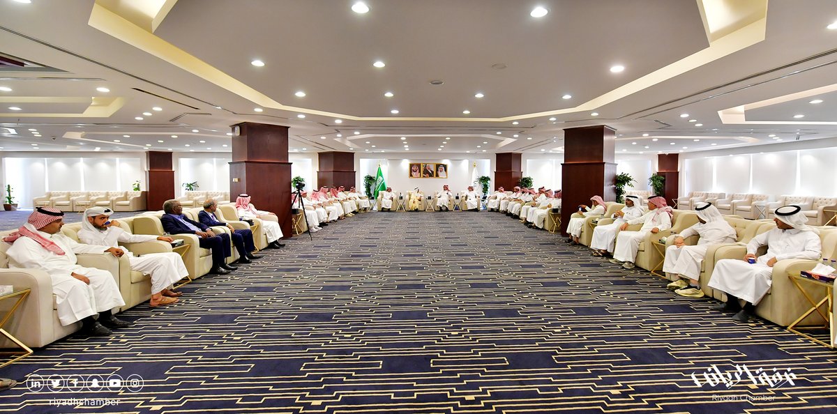 RiyadhChamber's tweet photo. زيارة وفاء من أمين عام #غرفة_الرياض السابق أ.حسين العذل، يلتقي خلالها بزملائه السابقين وبمقدمتهم الأمين العام أ.ناصر أبو حيمد. https://t.co/PXOgNFEjRv