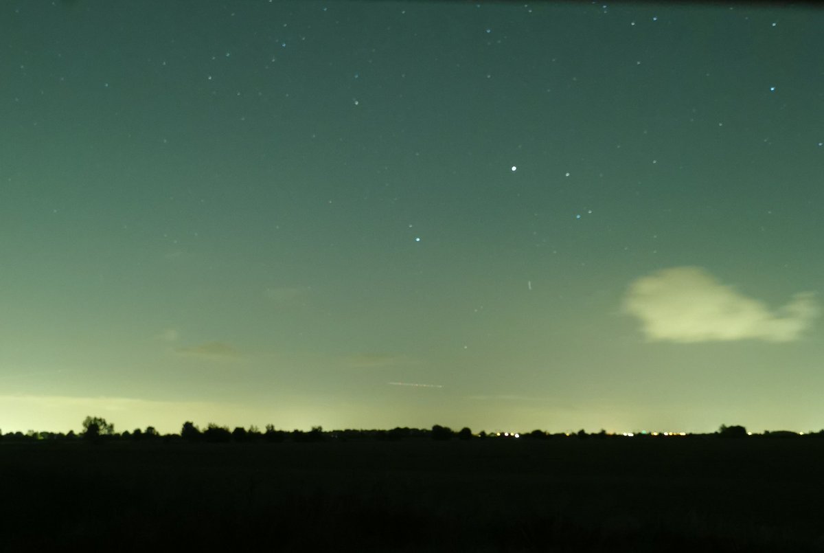 RPG_gallery's tweet photo. While running, I noticed the clear sky and beautiful display of the stars in the night sky. So I quickly took a photo with my phone. Its important to keep your phone steady during long exposures like these.
#photography #nightphotography #Astrophotography #mobilephotography https://t.co/GbUwo3EpMh
