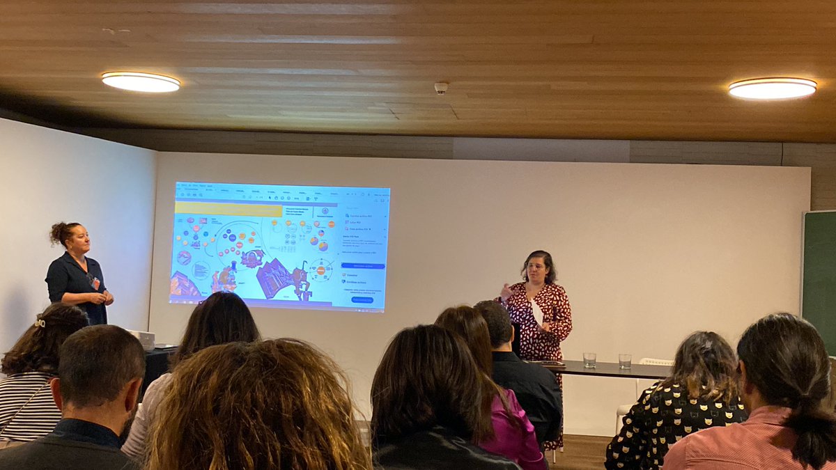 Vamos con otra ronda de pósters en #CIEP5 moderan <a href="/Myjmaca/">MyriamMartínCáceres</a> e Inma. 16 propuestas sobre patrimonio… y lo que surja! #ponesamúsicadenuevo