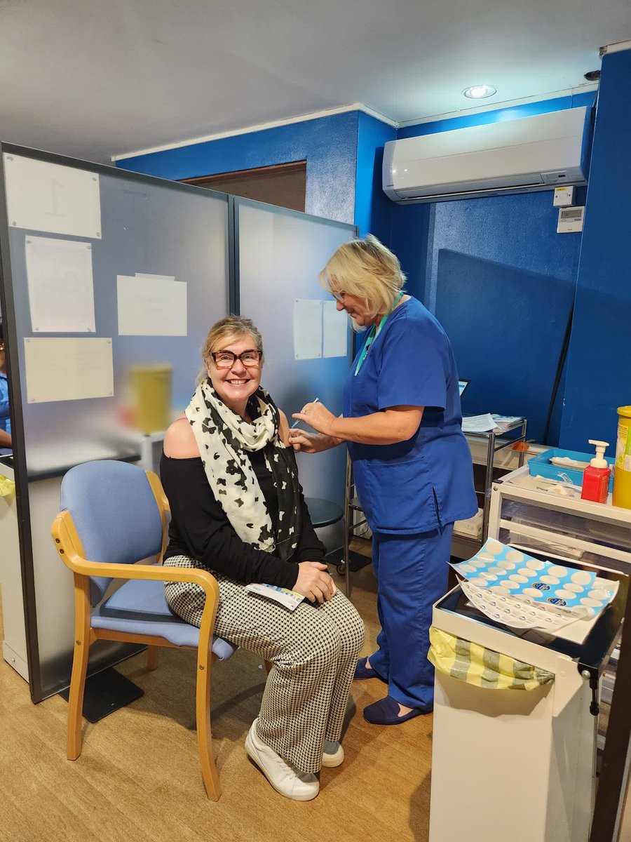 Jo1Shacks's tweet photo. Busy day for the IPCteam supporting the winter vaccination programme. @BucksHealthcare @HannahBysouth @Savitha15338608 @karenabonner2 https://t.co/yxth4SEl1N