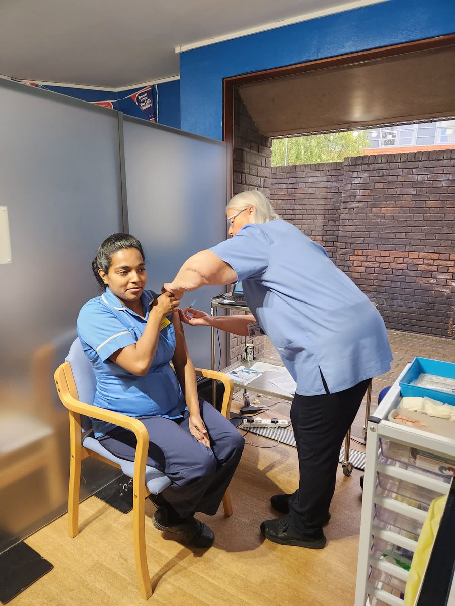 Jo1Shacks's tweet photo. Busy day for the IPCteam supporting the winter vaccination programme. @BucksHealthcare @HannahBysouth @Savitha15338608 @karenabonner2 https://t.co/yxth4SEl1N
