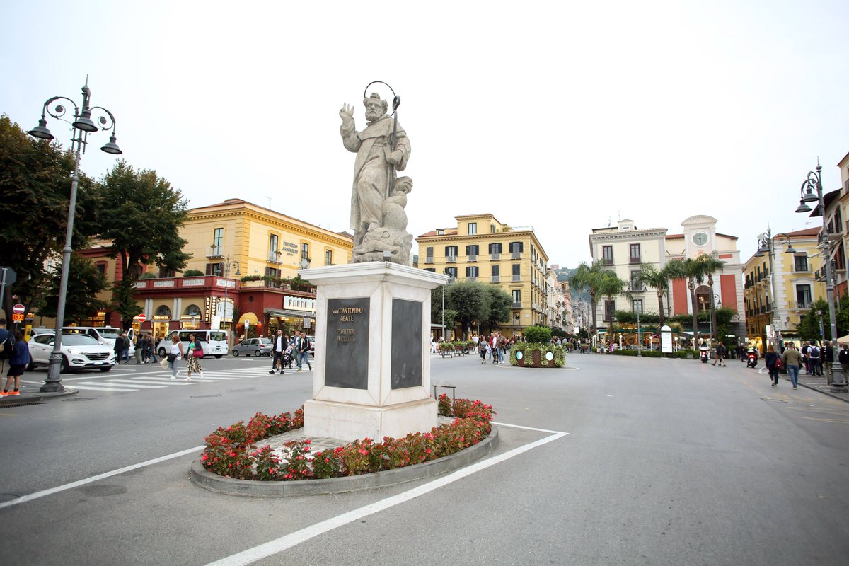 Bedisruptiveit's tweet photo. Roma, Positano, Capri y Sorrento ¿Se puede pedir más?

En BeDisruptive celebramos nuestro primer #BeFest recorriendo los lugares más espectaculares del sur de Italia 🇮🇹 https://t.co/M1Pb1TpZbi