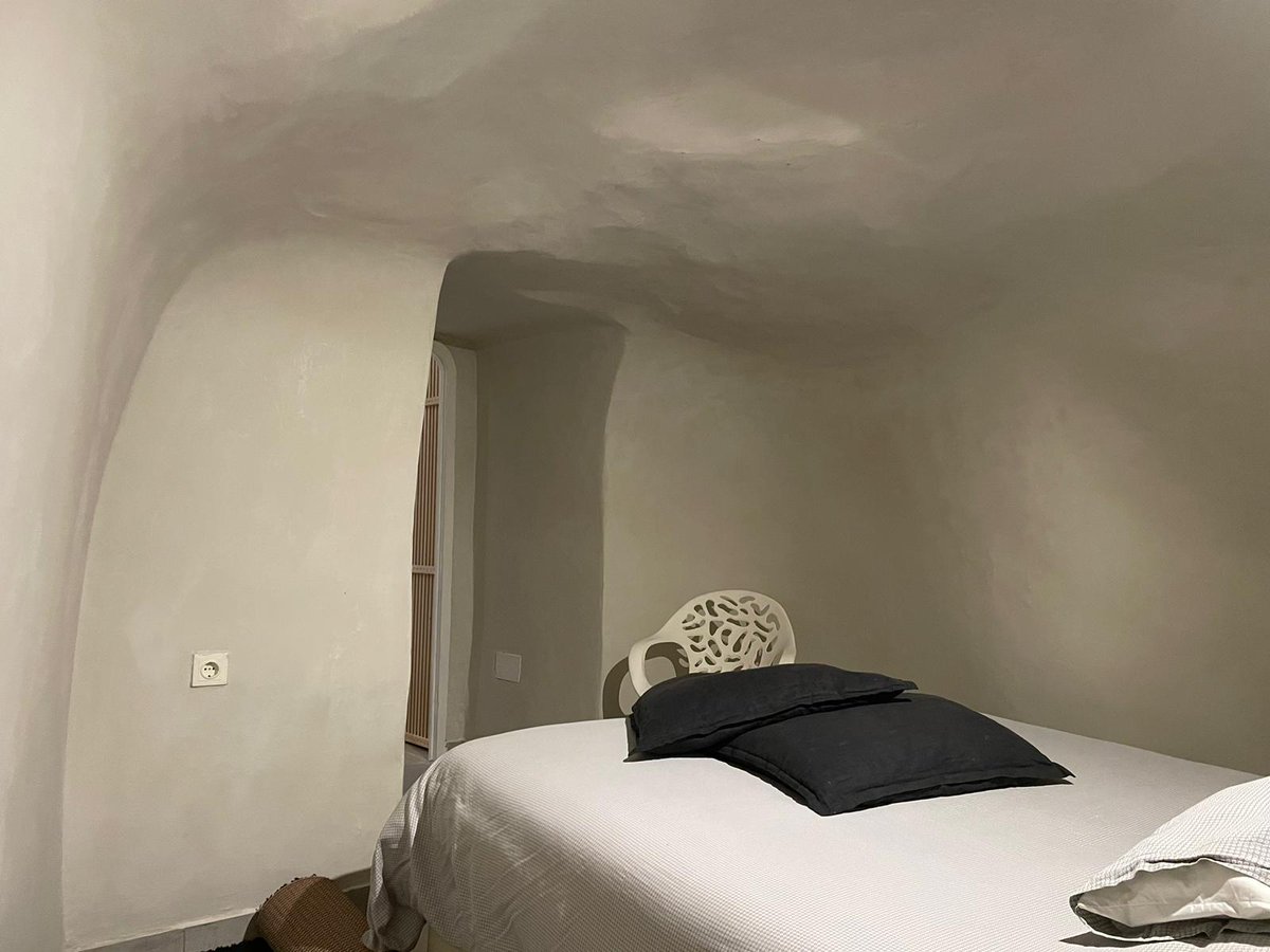 topciment's tweet photo. Housing in "a cave" (Valence, Spain), with a spectacular bathroom and a double bed. Ideal to feel the sensation of living with nature. 

Our Sttandard was the protagonist of this incredible house.

🔗: https://t.co/byPLXfxrxb

#microcement #betoncire https://t.co/XoithvCMH3
