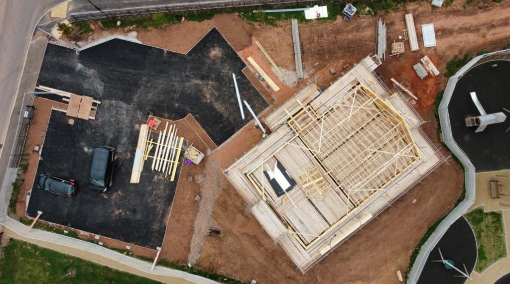 EdenstoneGroup's tweet photo. We always aim to build homes and communities where people love to live. 

Our St Mary’s Garden Village development in Ross on Wye, is about to welcome its community hub creating a space that homeowners can enjoy together.

Here's how its coming along! https://t.co/KnDX2fzD89