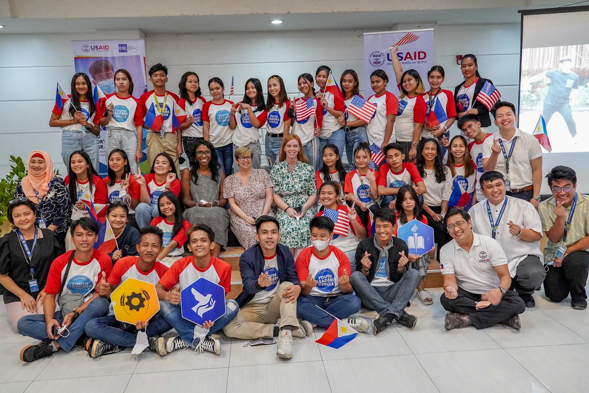 USAID DAA and A/Senior Coordinator of U.S. 🇺🇸 International Basic Education Assistance LeAnna Marr and other USAID officials observed a youth engagement activity on youth well-being. @leannajoon