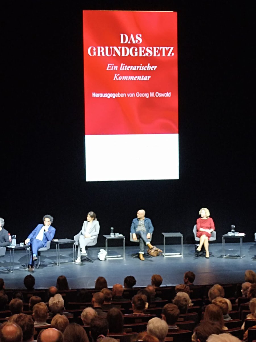 Das Grundgesetz auf der Bühne - Diskussionsveranstaltung im Schauspielhaus Frankfurt während der Buchmesse