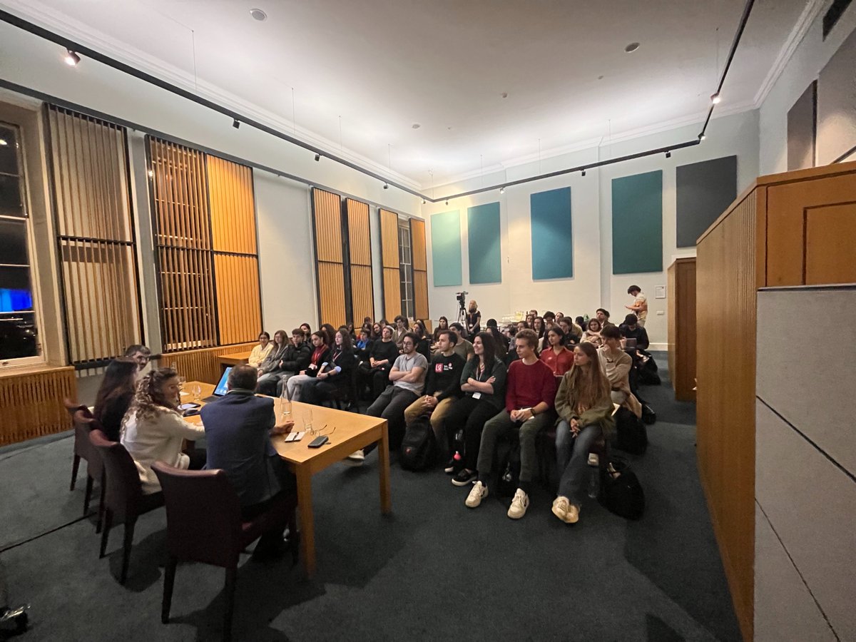 KODLA_'s tweet photo. Last Tuesday we had the opportunity to hold a panel on the Brazilian elections discussing the implications and possible scenarios in partnership with the King's Brazilian Society. Thank you to @rennavmc, Dr Svartman and Anna Carolina de Mello for participating in the panel. https://t.co/aodE33pQWY