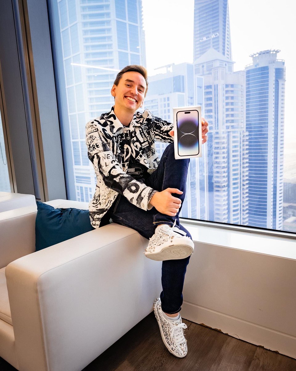 Carl Moon 🌙 tweet media