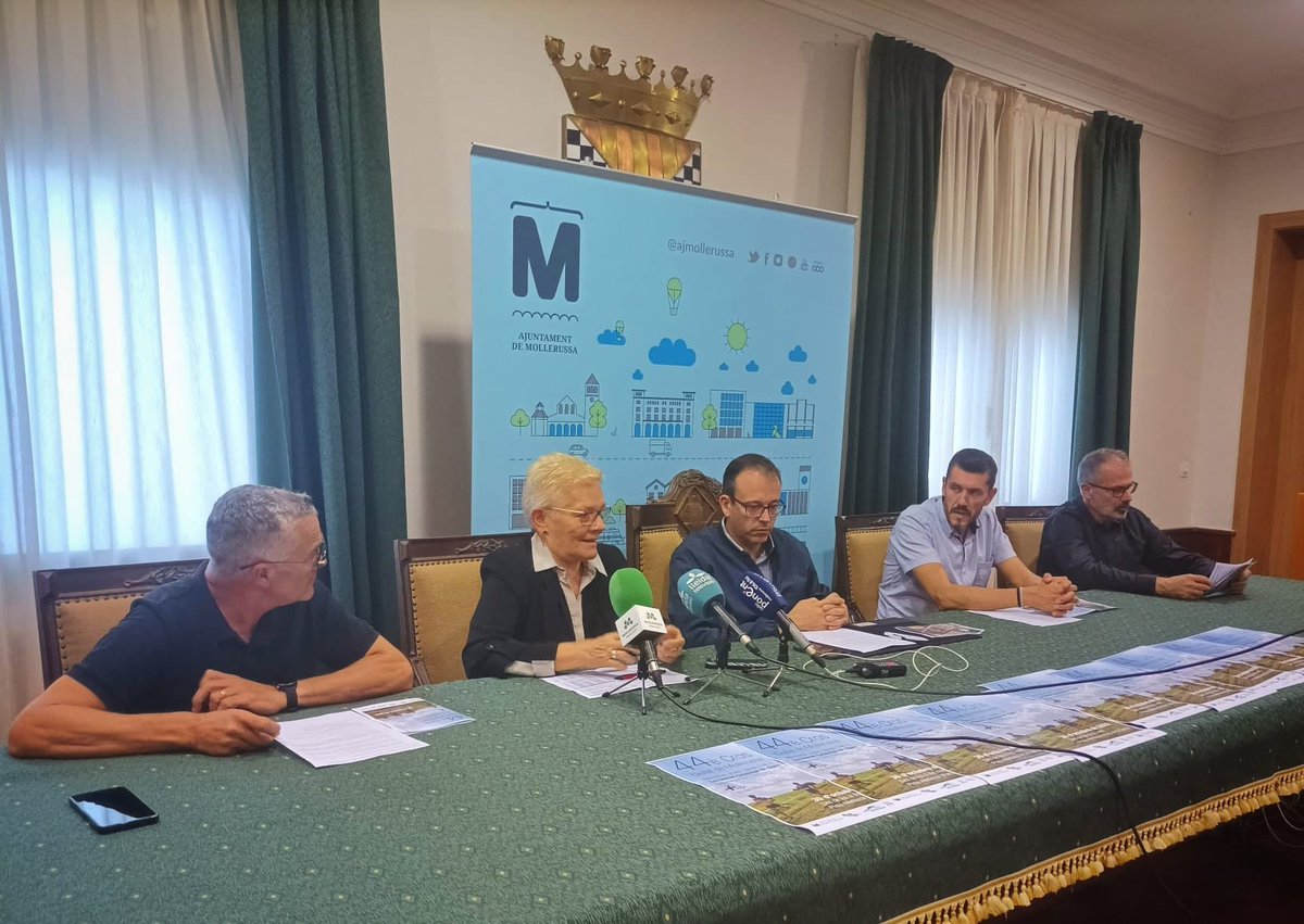Atletisme_FCA's tweet photo. ✍️ Presentat aquest matí el Campionat Cat. de clubs de cros, que se celebrarà el proper diumenge 30 d’octubre a Mollerussa

🗣 Amb la presència de @merce_rosich, presidenta de la FCA, @solsona_marc, alcalde del municipi i Xavi Puigredón, president del @AAXafatolls 

#FCAambImpuls https://t.co/Cf9s7cFQ0Z